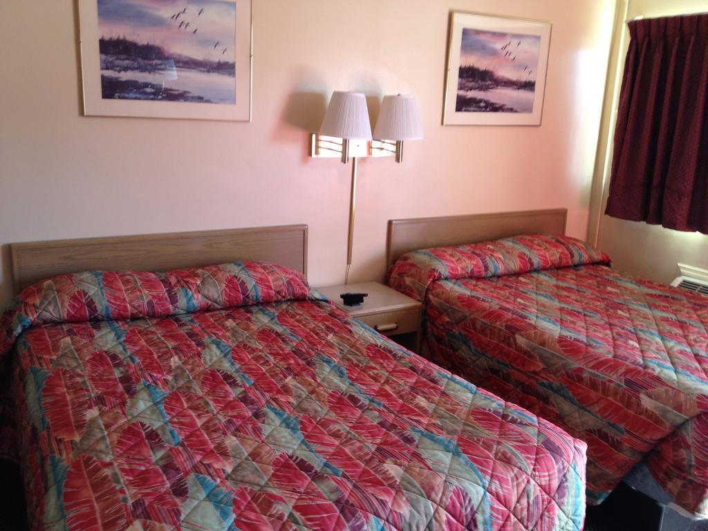 Relax Inn- Springfield Room photo